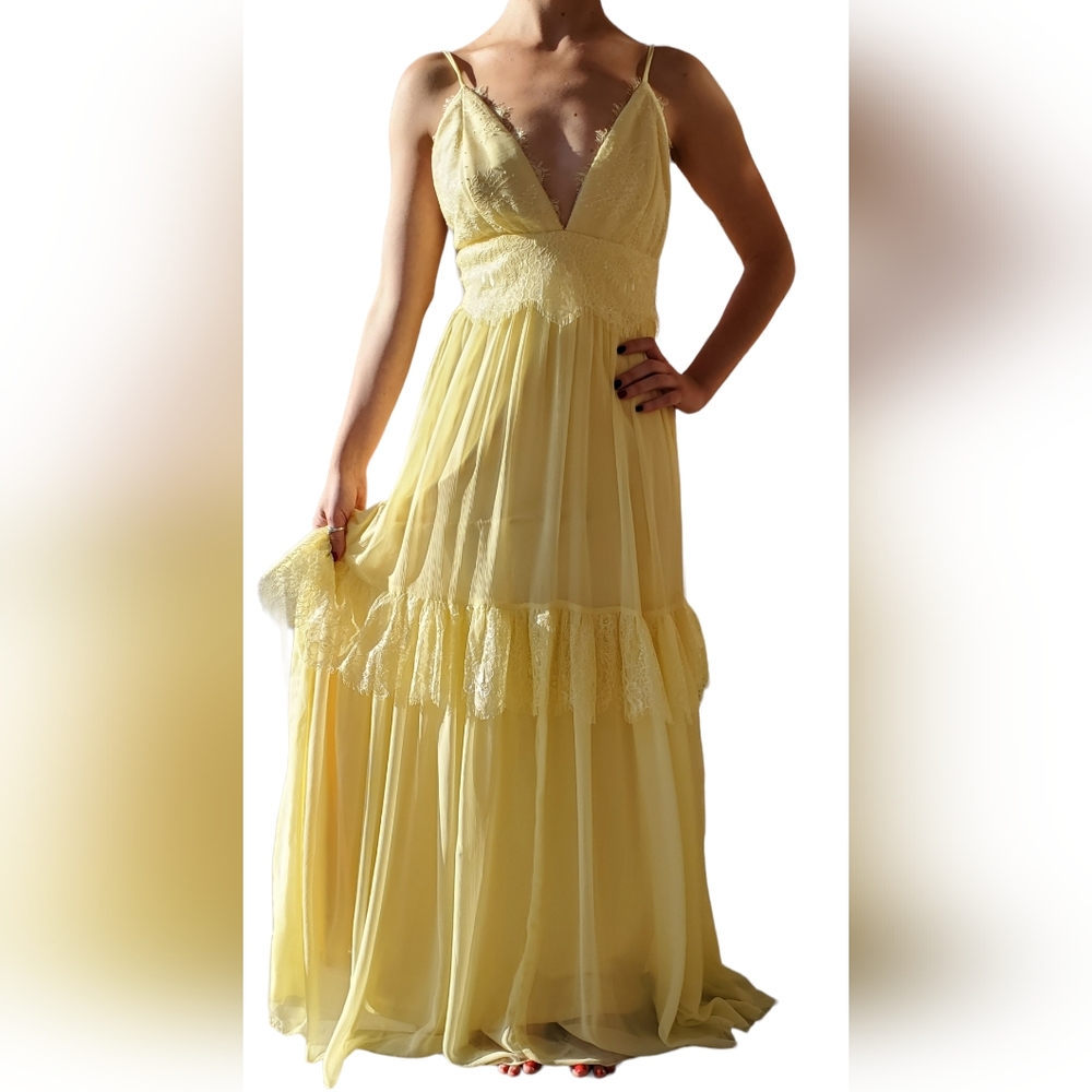 Lulu's pale yellow maxi dress Size small